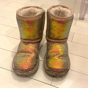 Girls sparkly Uggs. Classic short. Used